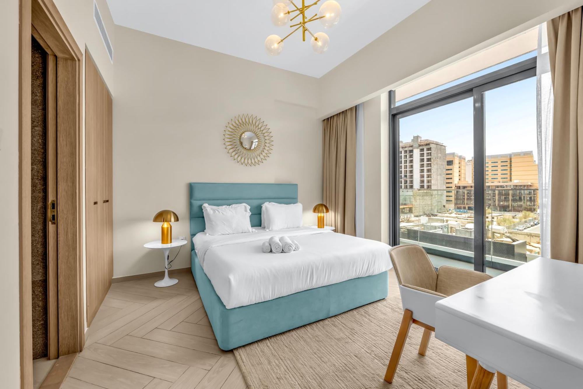 Waves - Comfortable Jvc With Balcony And Maids