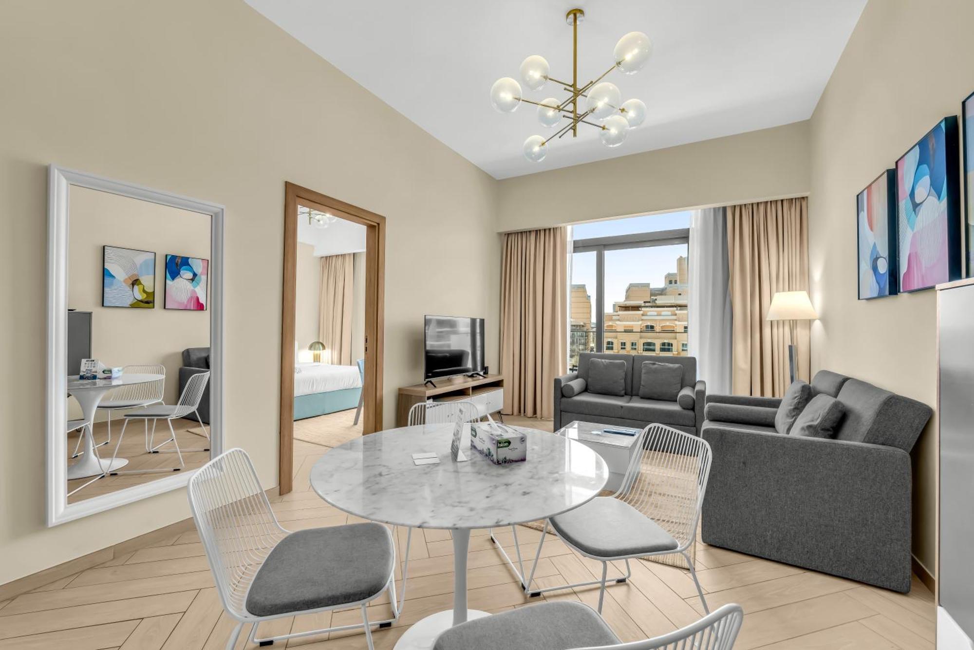 Waves - Comfortable Jvc With Balcony And Maids Apartment